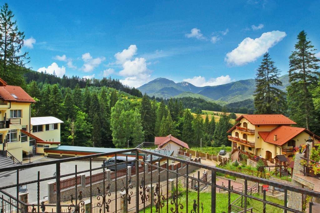 Charming Villa In A Private Mountain Resort Brassó Kültér fotó