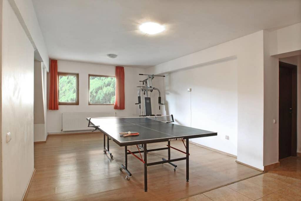 Charming Villa In A Private Mountain Resort Brassó Kültér fotó