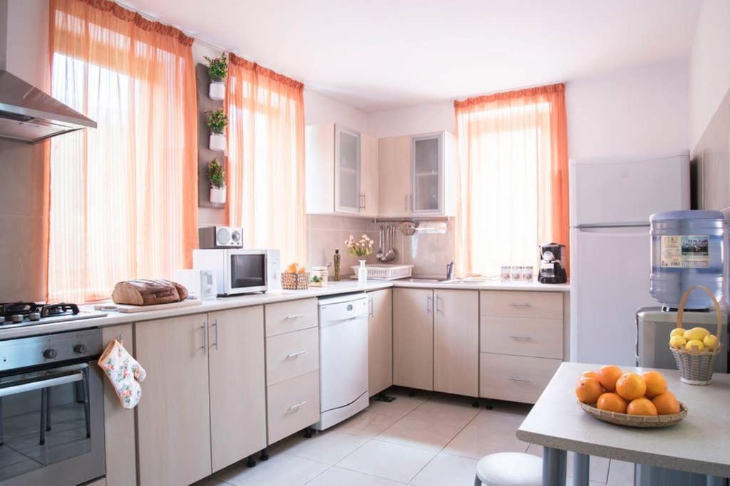 Charming Villa In A Private Mountain Resort Brassó Kültér fotó