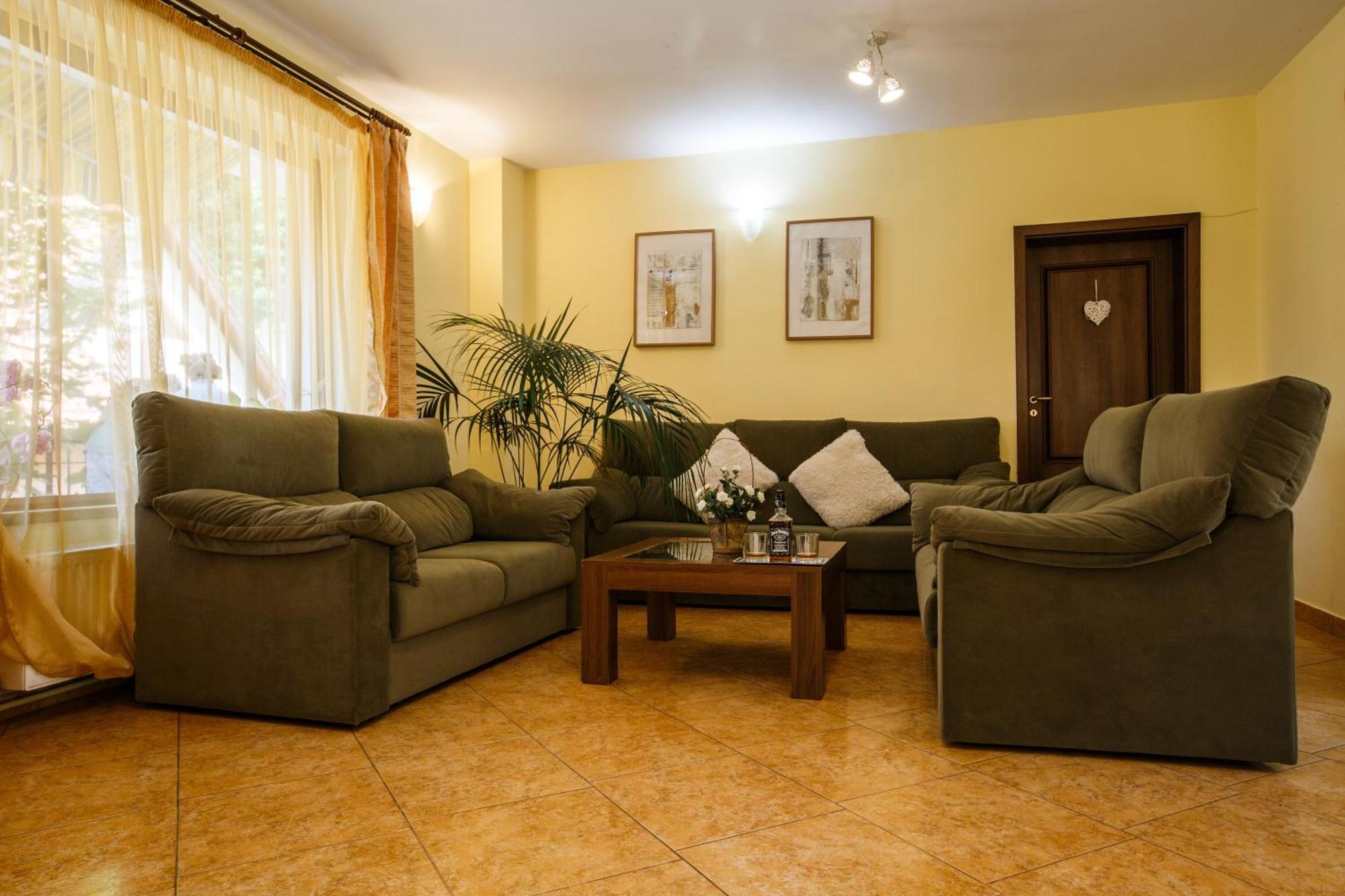Charming Villa In A Private Mountain Resort Brassó Kültér fotó