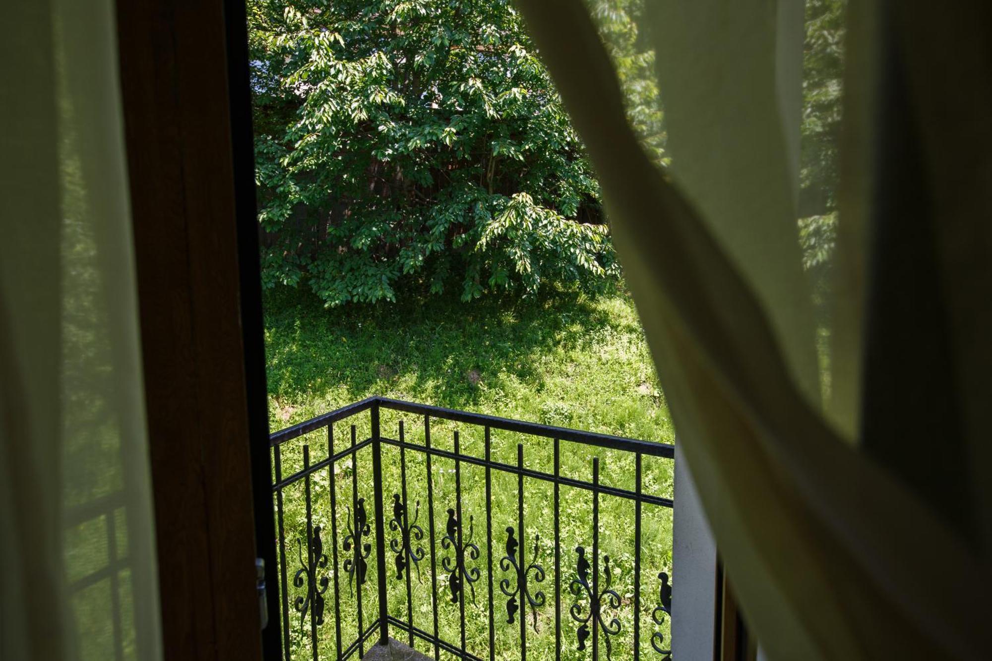 Charming Villa In A Private Mountain Resort Brassó Kültér fotó
